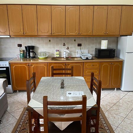 Artur'S Apartment Gjirokaster Ngoại thất bức ảnh